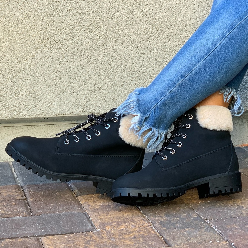 Black Laceup Hiking Faux Shearling Winter Boots - Picture 7 of 8